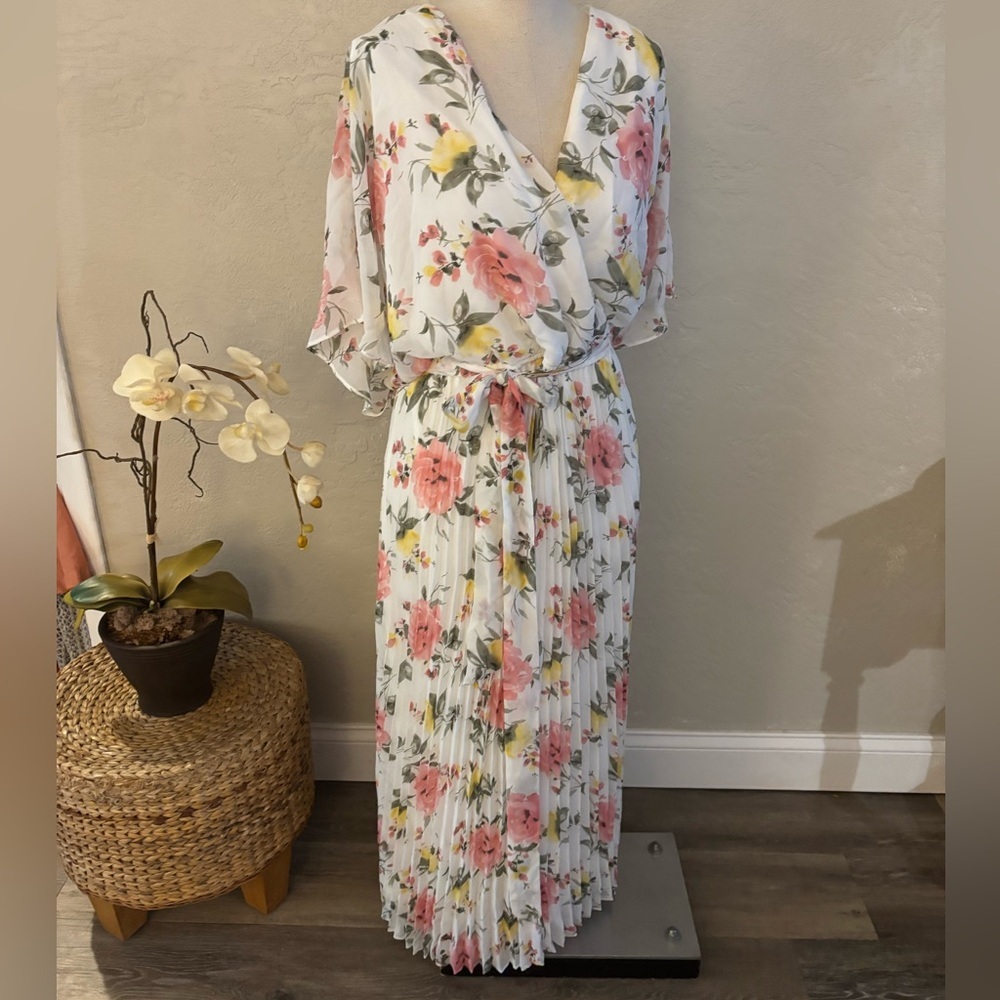 Studio One Floral V-Neck Pleated Maxi Dress Sz 22W NWT